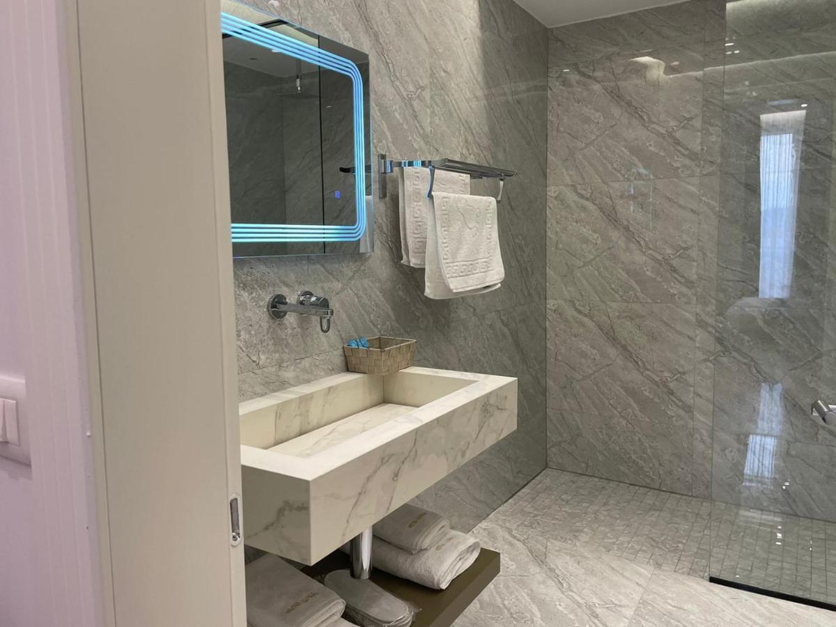 Hotel Ujvara Belsh Dış mekan fotoğraf