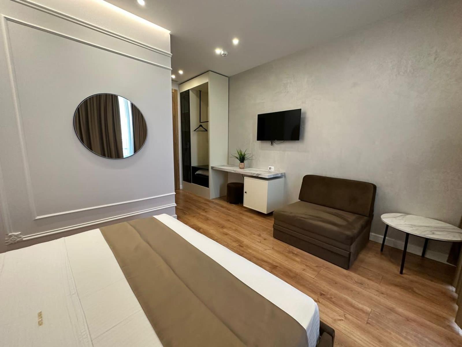 Hotel Ujvara Belsh Dış mekan fotoğraf
